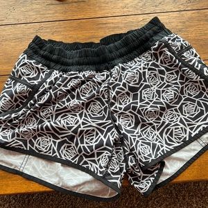 Lululemon Tracker size 12